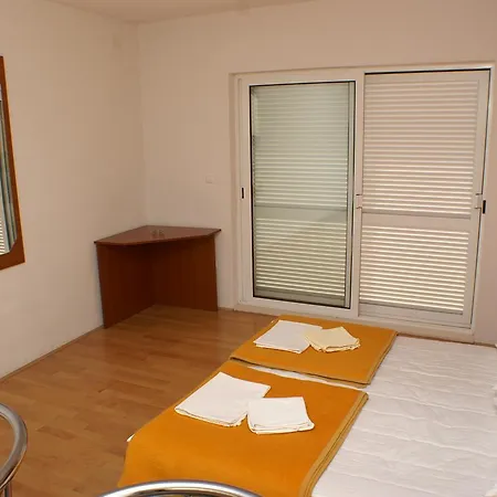 Studio Milna 3074b *