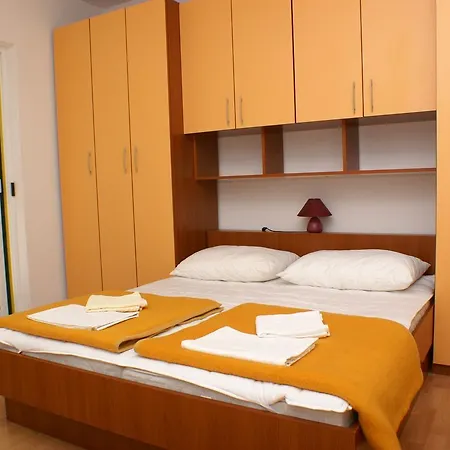 Apartment Studio Milna 3074b *
